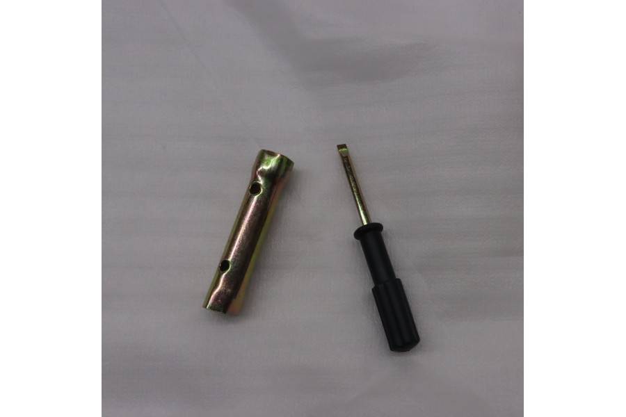 SYM X PRO 125 İE4 GRENAJ CANTASI_(TORNAVIDA+BUJI ANAHTARI) SYM X PRO 125 İE4 GRENAJ CANTASI_(TORNAVIDA+BUJI ANAHTARI)