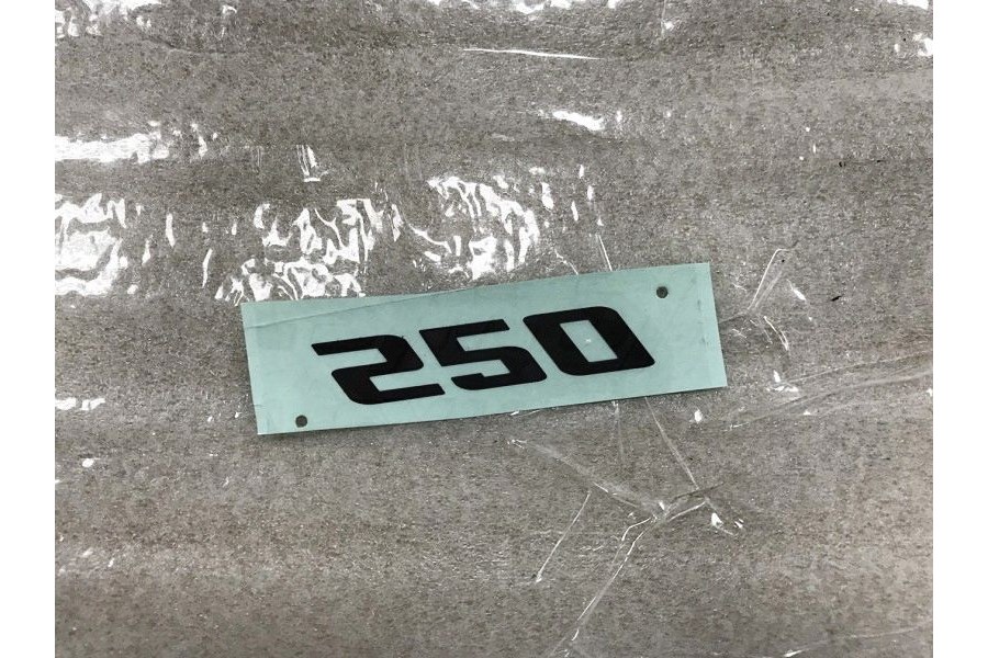 SYM JOYMAX 250 Z LOGO STICKER ON SAG SYM JOYMAX 250 Z LOGO STICKER ON SAG