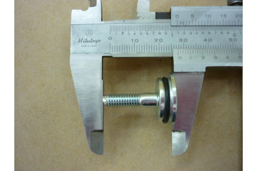 SYM MİO 100 ZINCIR UST GERGI CIVATASI SYM MİO 100 ZINCIR UST GERGI CIVATASI